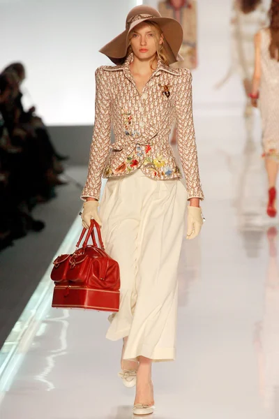 Look 15